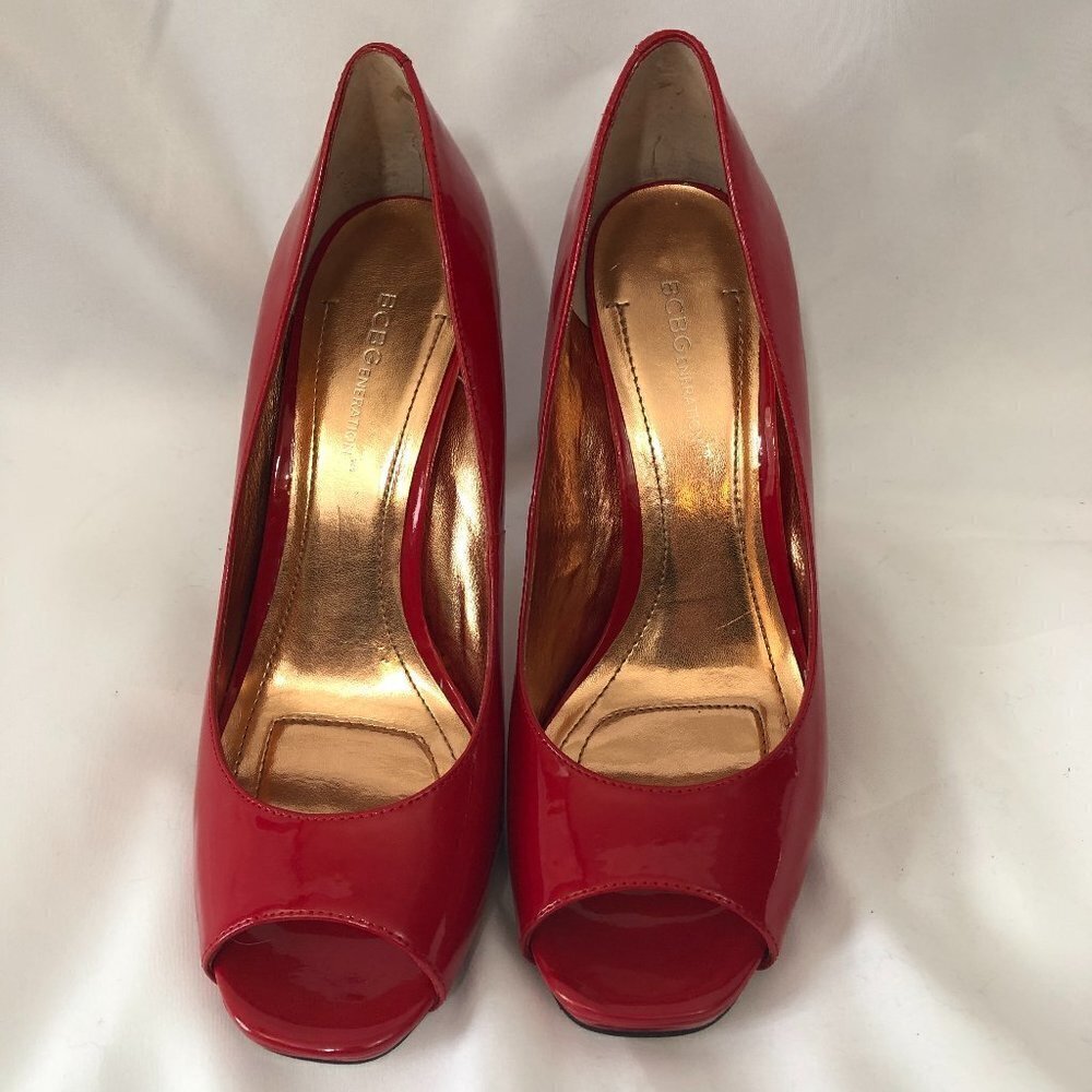 BCBGENERATION SHINY RED PEEP TOE HEELS SIZE 8B/38